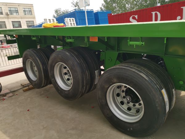 Flatbed trailer axle/tires