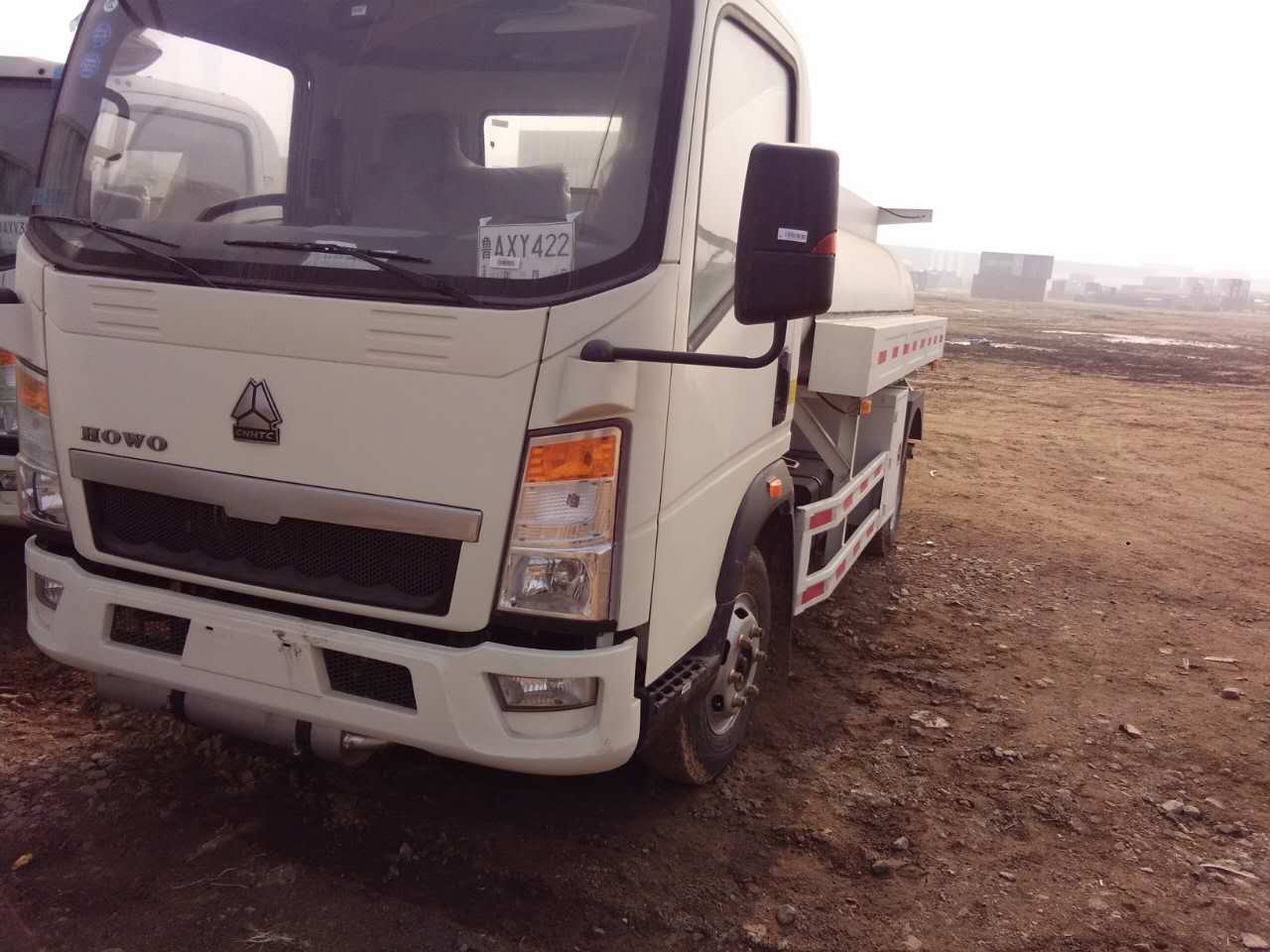 10,000Liter SINOTRUK HOWO 4x2 fuel bowser truck