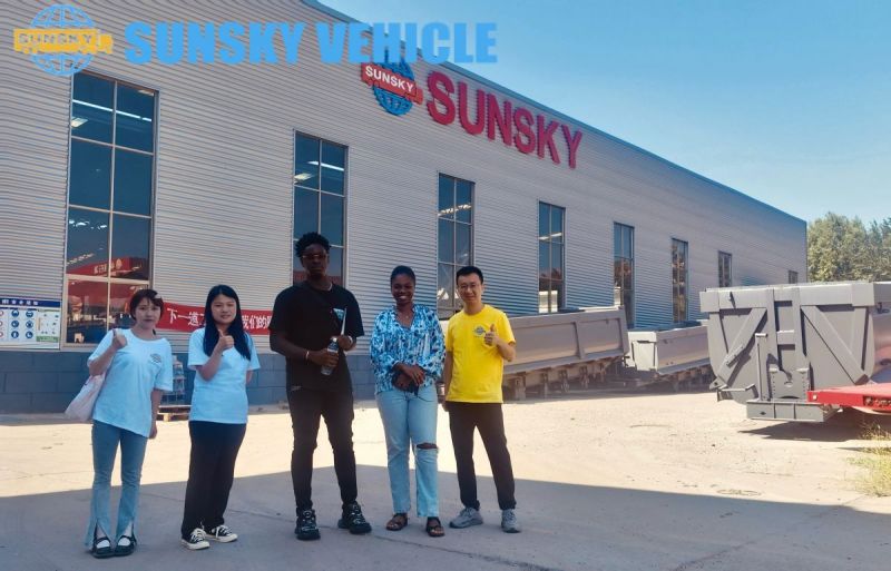 Des clients maliens visitent l'usine SUNSKY !