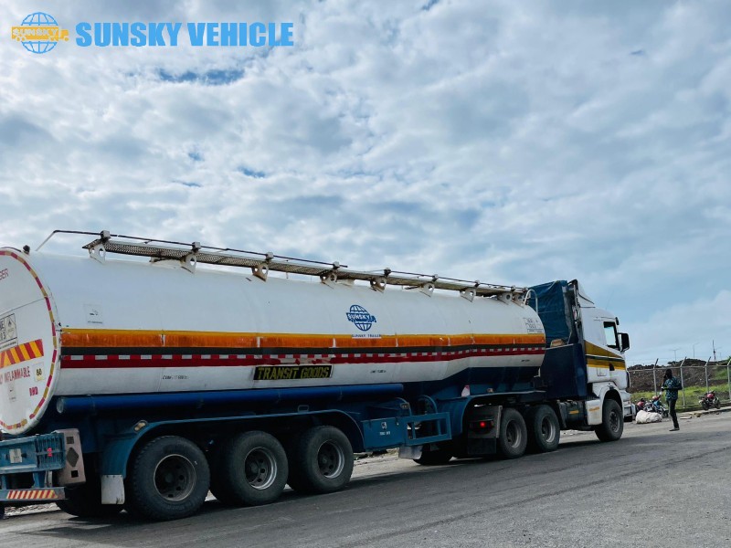 Pleins feux sur le client : comment notre semi-remorque citerne à carburant de 36 000 L assure une logistique de carburant fiable au Malawi