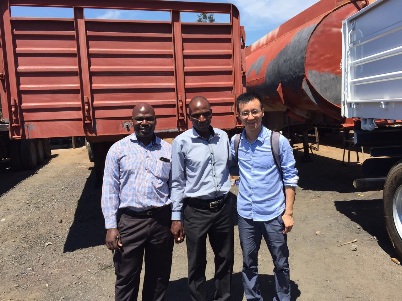Équipe de vente « SUNSKY » rencontrer les clients au Malawi