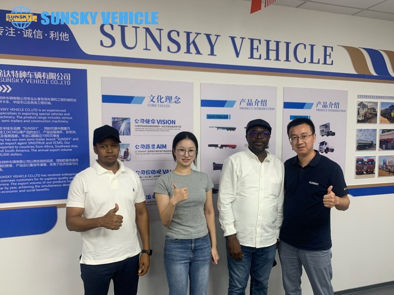 Renforcement des partenariats : un magnat du transport tanzanien visite notre usine pour de nouvelles commandes