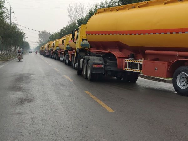 troisième ordre: vente de 10 unités de remorques citernes de carburant avec les camions howo malawi