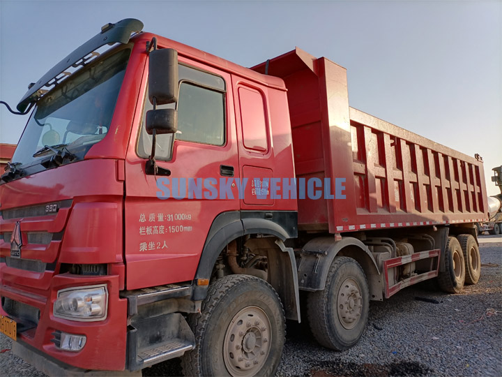 HOWO 371HP a utilisé un camion à benne basculante exporté au Ghana
